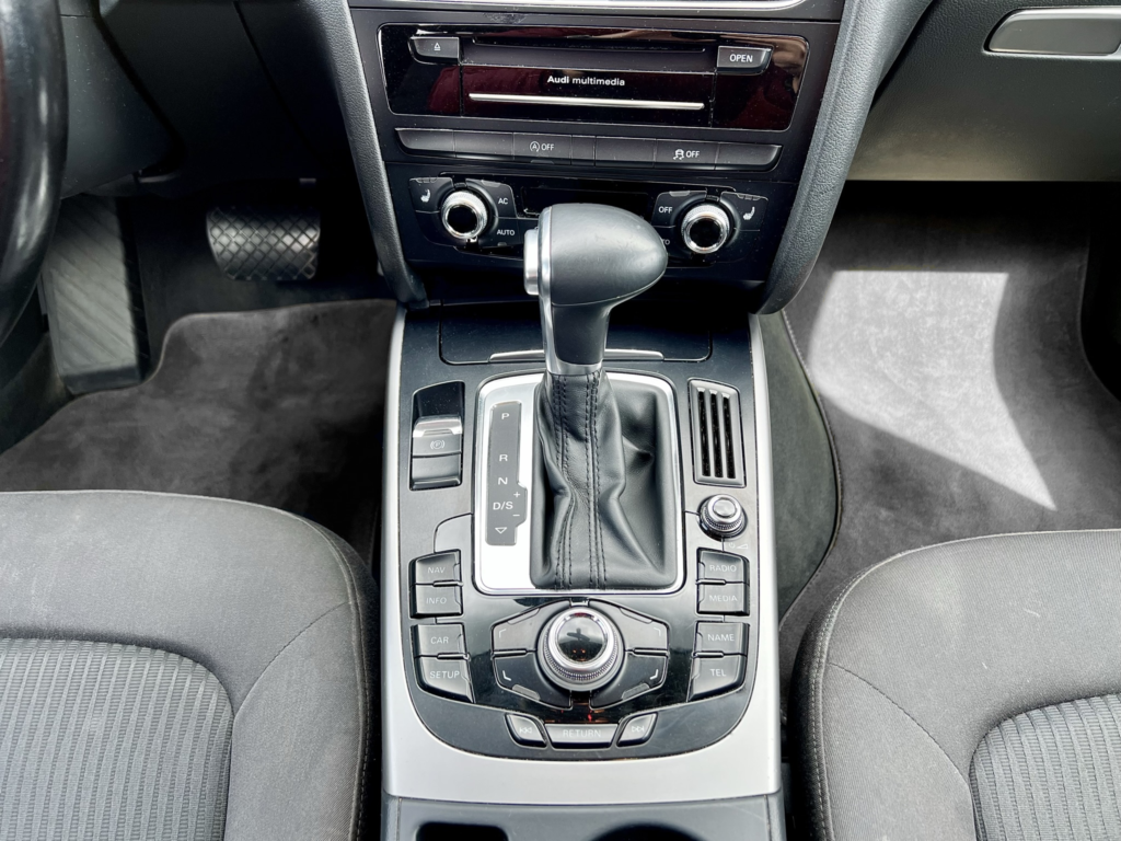 Audi A4 B8 2.0 TDI 130kw - tažné zařízení, automat
